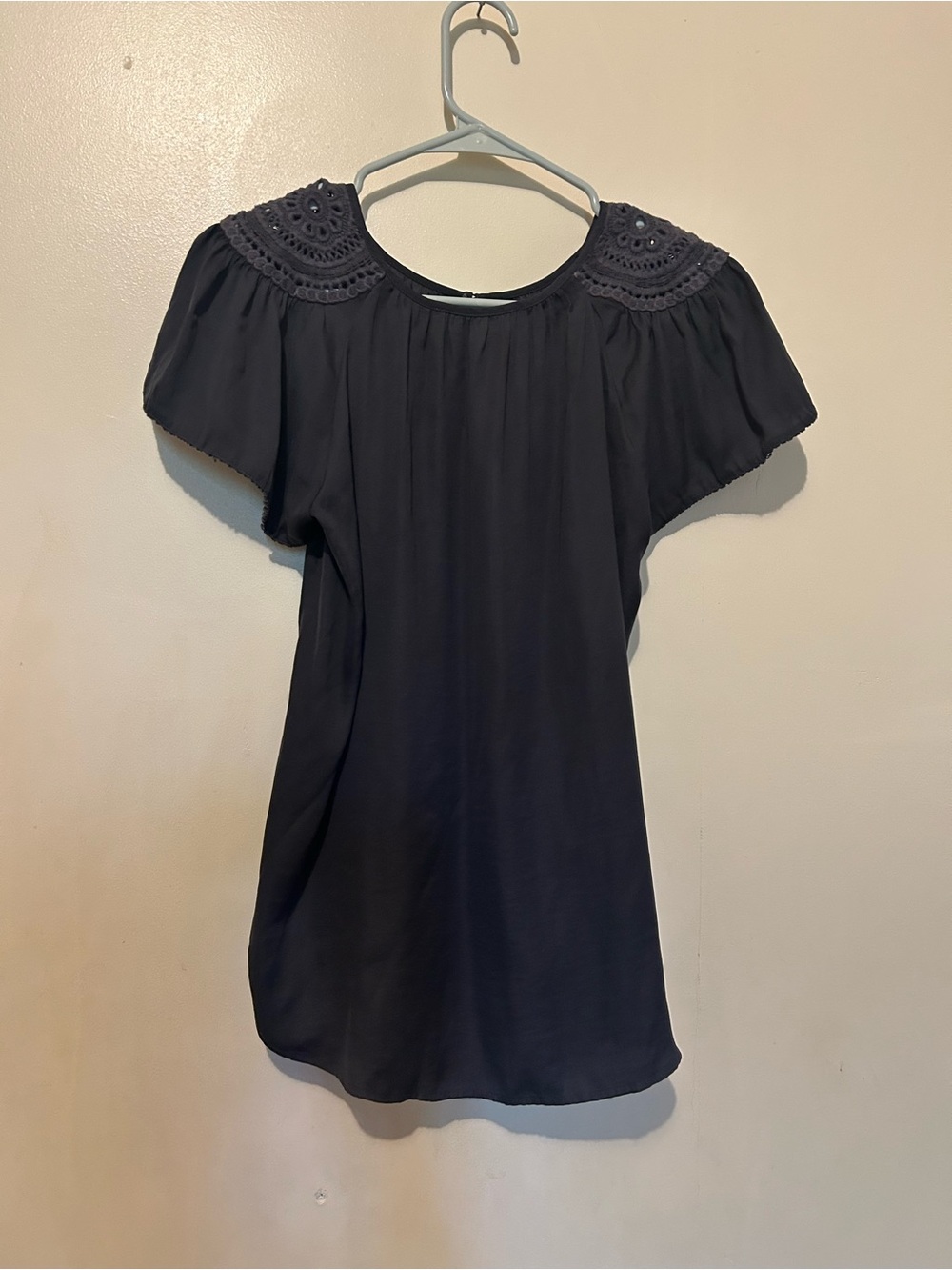 LOFT Boho Cottage core Grey Crochet Yoke Flutter Sleeve Blouse Sz XS